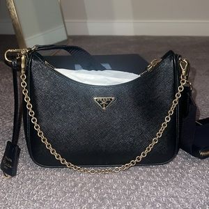 Amazing condition Prada re edition leather cross body comes with everything.